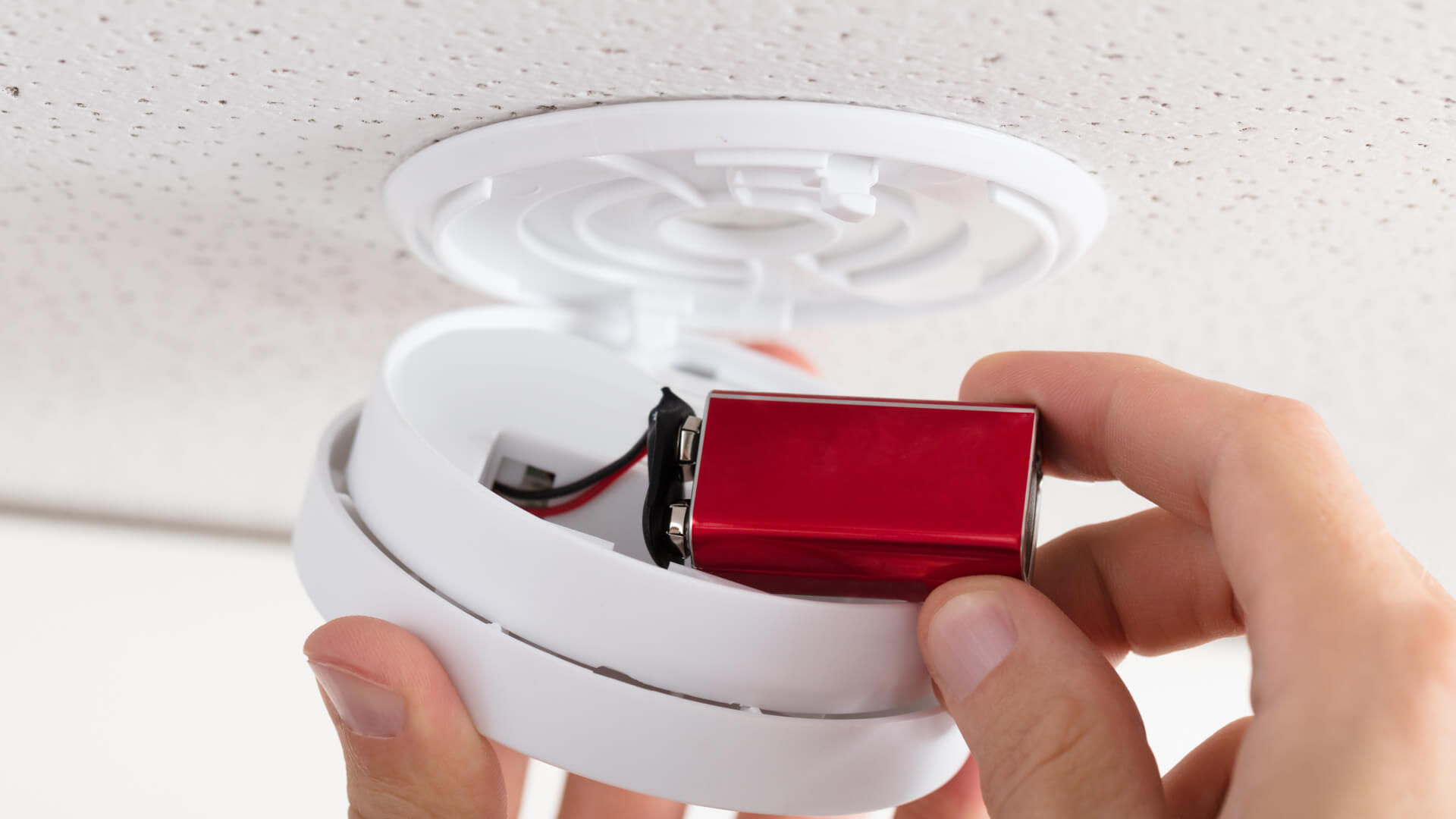 Smoke Detectors Save Lives We Review 6 Of The Best 2024 HowtoHome   Shutterstock 1005706393 1 